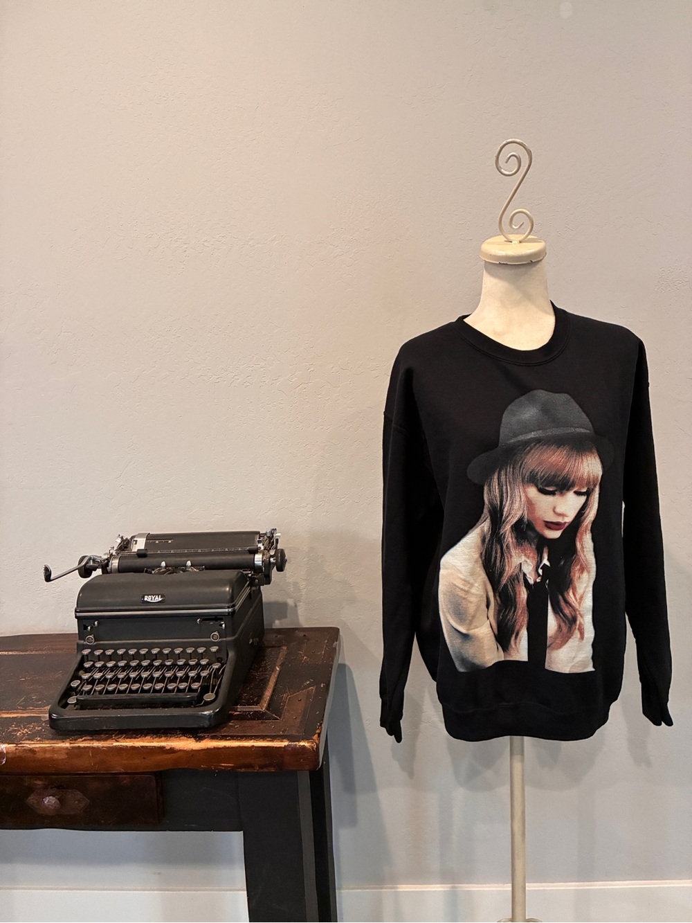 Taylor Swift Beautiful Tragic Love Affair Black Crewneck Sweatshirt - Size Large